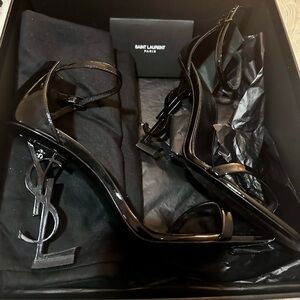 ESTATE SALE $995 Saint Laurent Iconic Opyum Black Patent Leather Heels